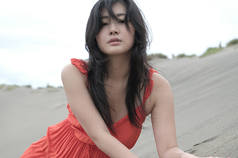 May J. × 藤里一郎写真展「Side by Side」　額縁　写真 May J. × 藤里一郎写真展「Side by Side」 額縁 写真 - メルカリ