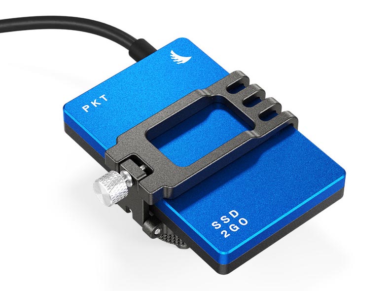 ANGELBIRD、ポータブルSSDをカメラのホットシューに装着するマウント