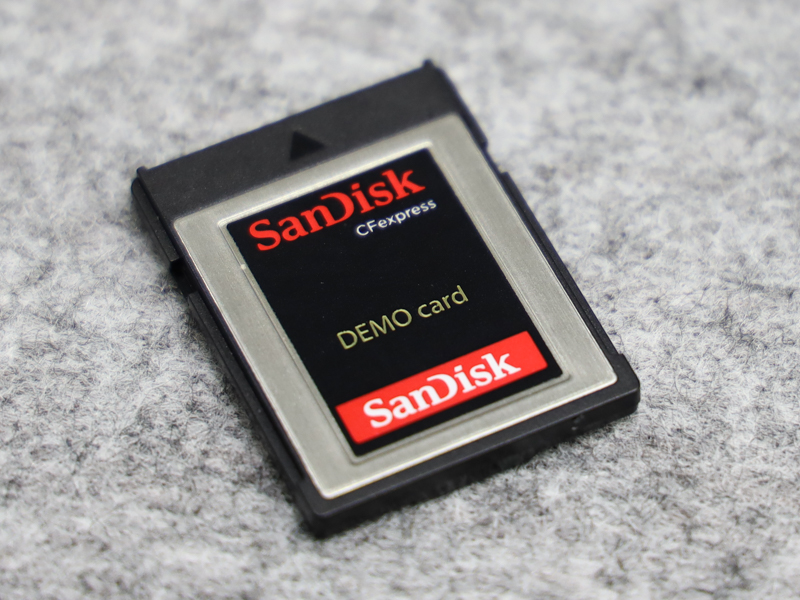 ■SANDISK　SDCFE-512G-JN4IN [512GB]