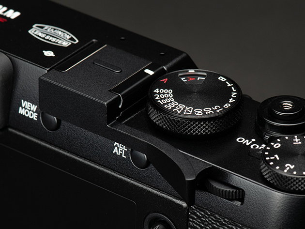 FUJIFILM X100Fのために設計されたサムレスト - デジカメ Watch