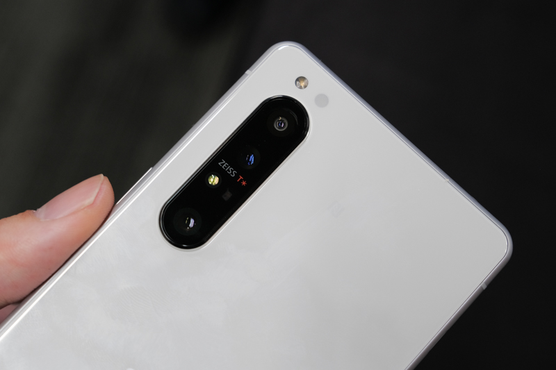 ソニー、ZEISSレンズを搭載したフラッグシップスマホ「Xperia 1