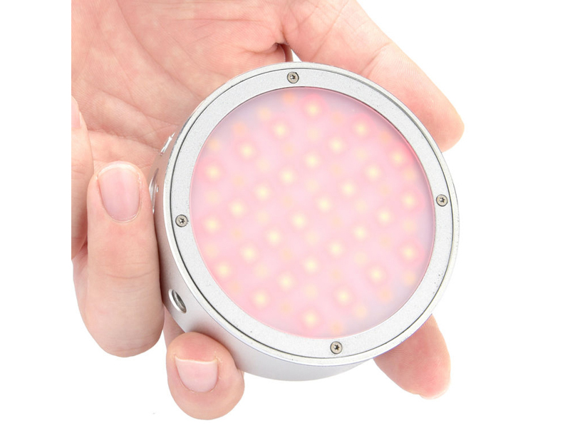 GODOX、RGB調光やパターン発光に対応した手のひらサイズの円形LEDライト - デジカメ Watch