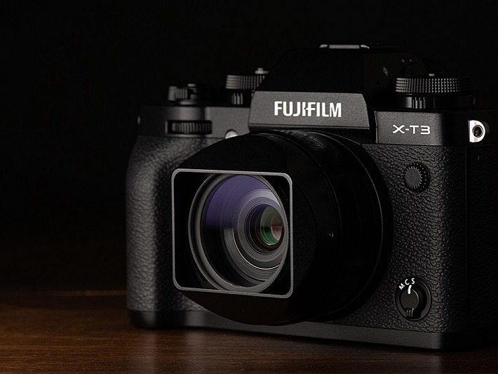 富士フイルム、41mm相当の薄型レンズ「XF27mmF2.8」をリニューアル