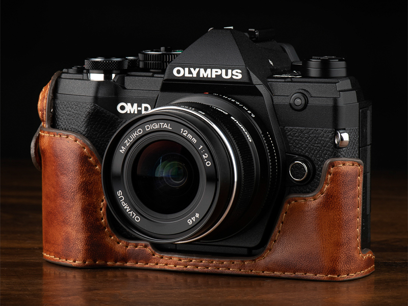 KAZA、オリンパスOM-D E-M5 Mark III用のレザーケース - デジカメ Watch