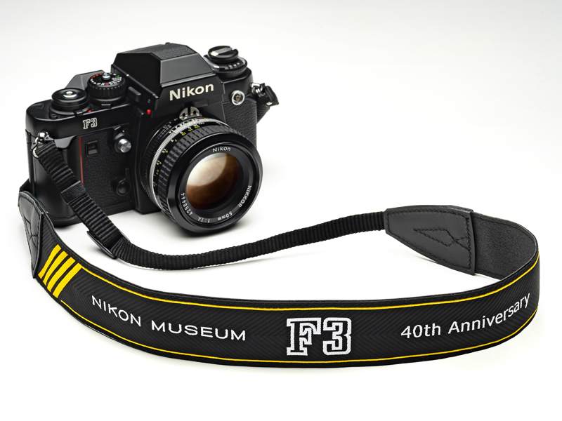 ニコン ニコン / Nikon F3 ブラック ☆ f=35㎜～135㎜ 1:3.5～4.5 (ジャンク扱い) / ストラップ付き