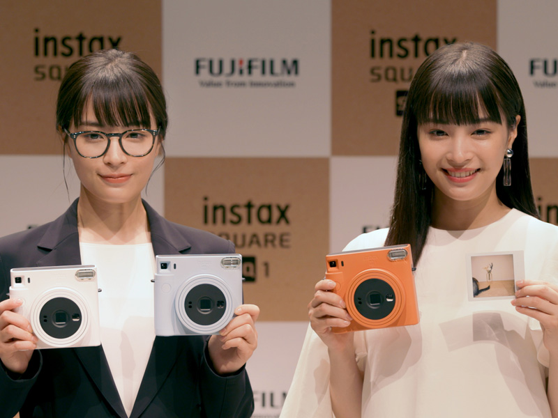 再入荷お得 富士フイルム INS SQ 1 WHITE チェキスクエア instax