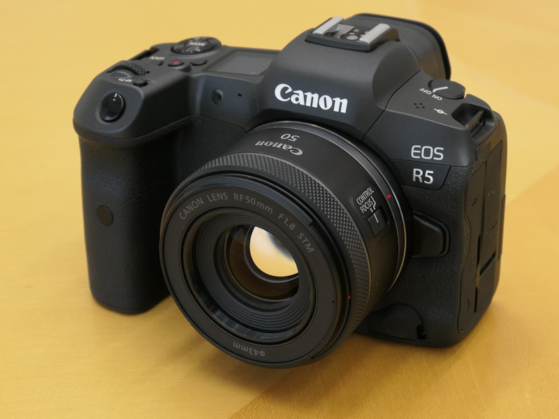 Canon RF50mm F1.8 STM フード付き-