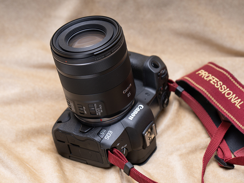 Canon RF85mm F2 マクロ IS STM レンズフード付