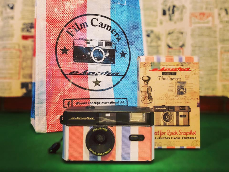 60年代風”のフィルムカメラ「Escura snaps 35 Film Camera