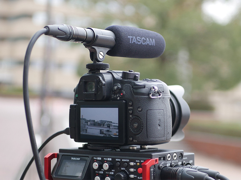 TASCAM、ショートサイズで映像に映り込みにくい単一指向性のショット 