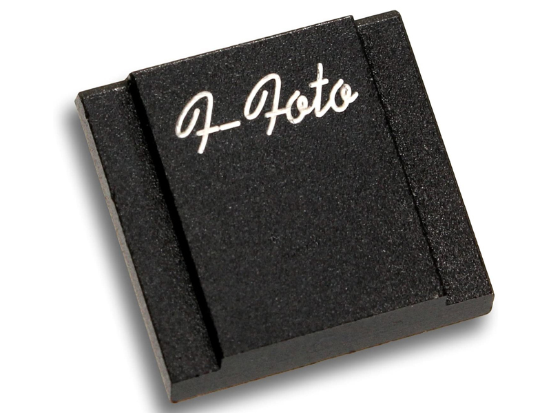 岡嶋和幸の あとで買う 156点目 カメラに自分の名前を入れて愛着を深める F Fotoのホットシューカバー デジカメ Watch