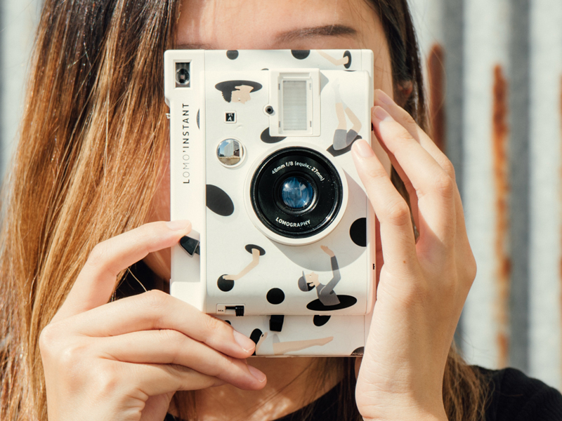 ロモグラフィー、ポップアーティストとコラボの「Lomo'Instant