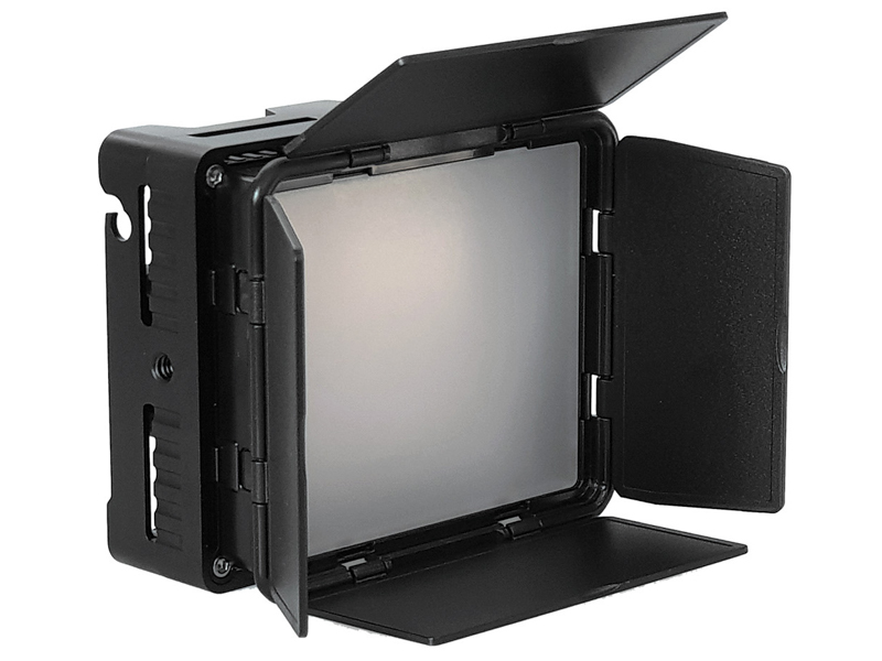 ミルスペックパーツ＋衝撃吸収バンパー構造の採用で“機能維持”に注力