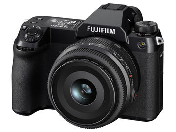 ボディ単体49.5万円の大型センサー機「FUJIFILM GFX50S II」。9月29日 