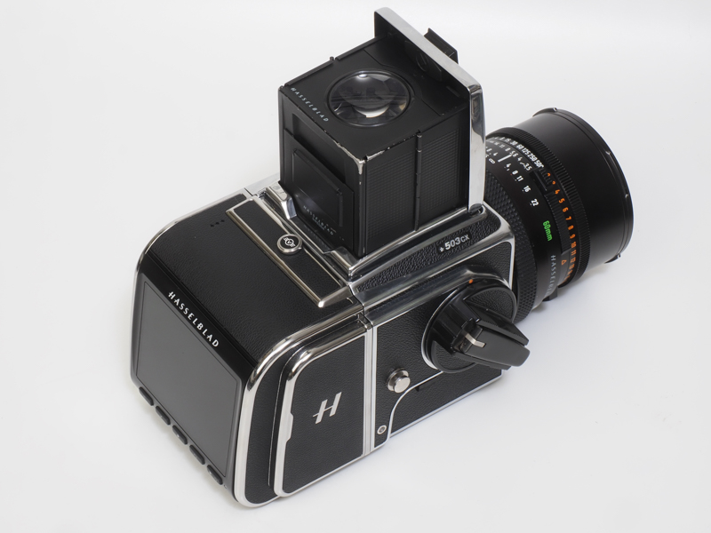 ハッセルブラッドNikonF2防衝撃トランク中身にイタズラを防ぐため何番錠