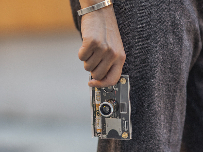 紙製ケースで着せ替え可能な薄型デジタルカメラ「PaperShoot 18MP