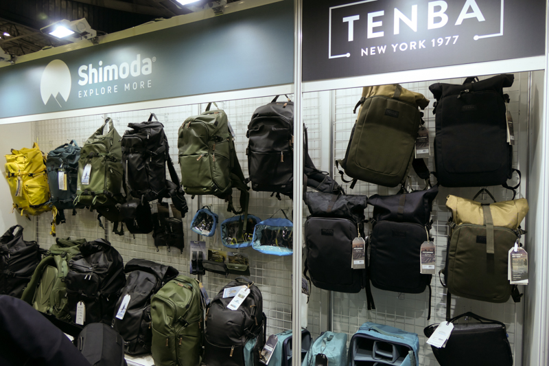 CP+2023】エツミブースに、TENBA、f.64、Shimodaのバッグ新製品 
