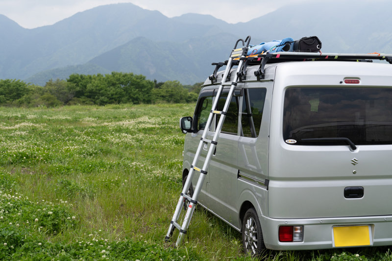 クルマとカメラ、車中泊：#03：夏とルーフキャリア - デジカメ Watch