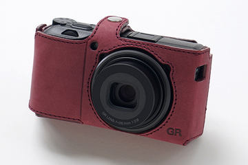 本体色“メタリックウォームグレー”の「RICOH GR III Diary Edition」が