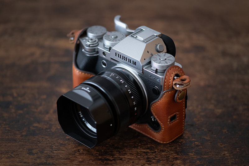 KAZA、FUJIFILM X-T5用のレザーハーフケース - デジカメ Watch