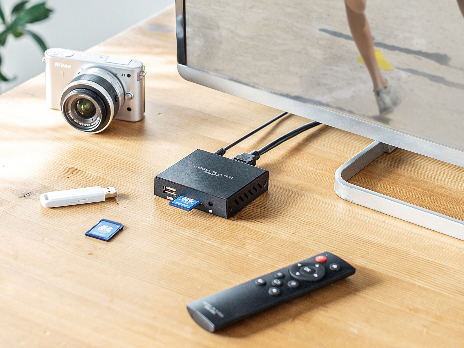 SDカード内の写真・動画をテレビに表示…HDMI×2出力にも対応