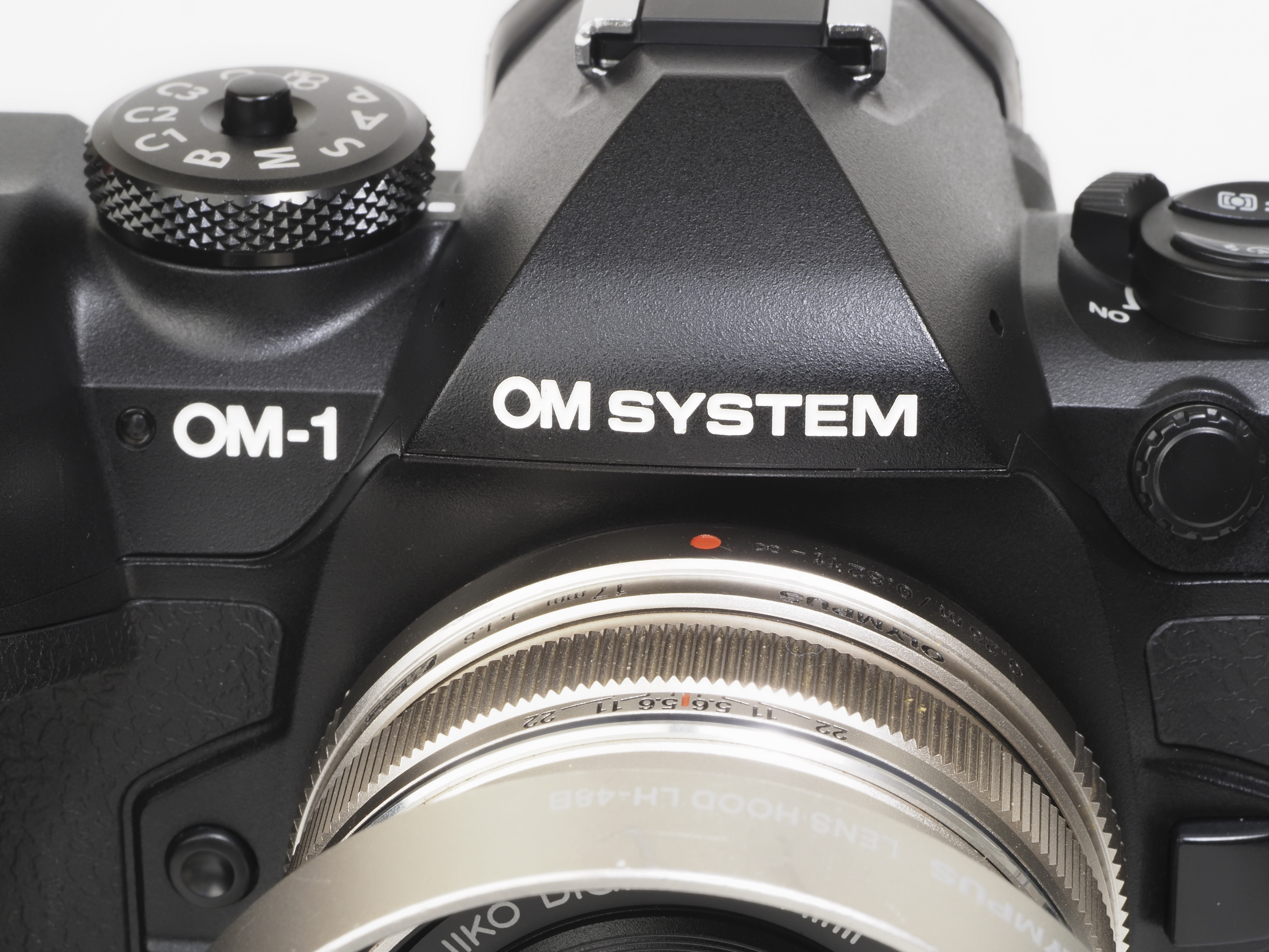 赤城耕一の「アカギカメラ」 第89回：「OM-1 Mark II」の進化具合と、どうしても気になる“あの”部分 - デジカメ Watch