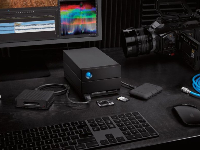 たっぷり大容量❣️薄型ノートパソコンWEBカメラで在宅ワーク✨️快適SSDおしゃれ黒 エレコム、クリエイター向けの大容量外付けHDD/耐衝撃ポータブル