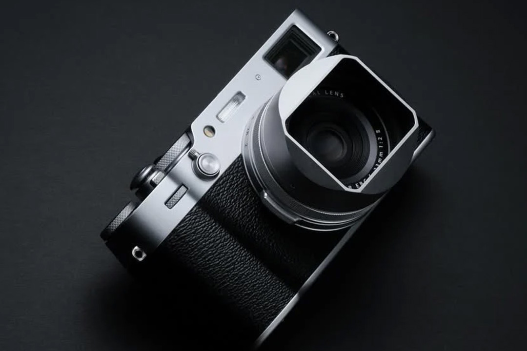 FUJIFILM X100シリーズ専用「スクエアフード」が4代目に - デジカメ Watch