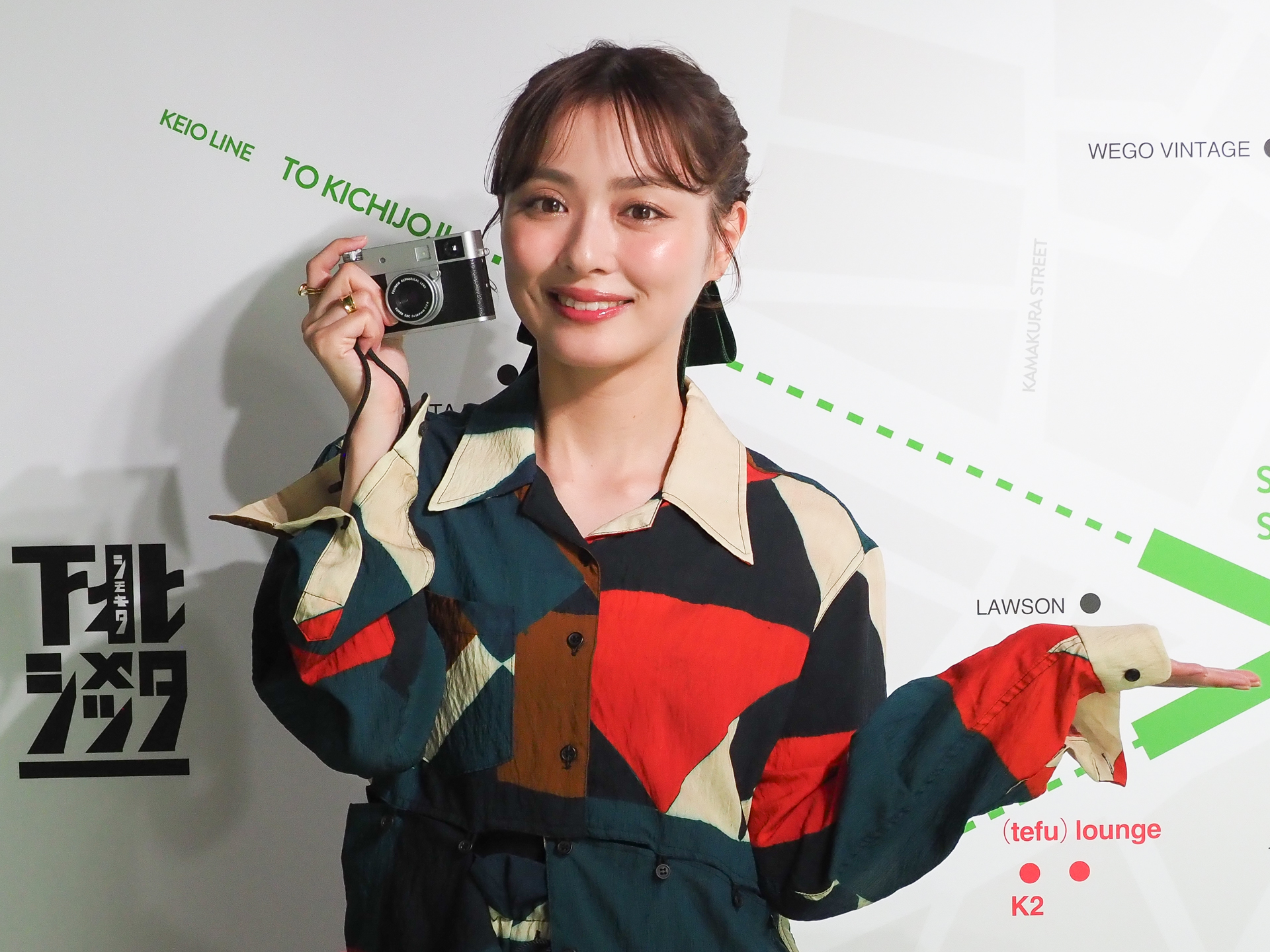 富士フイルム「X half」の発表会に内田理央さんが参加 - デジカメ Watch