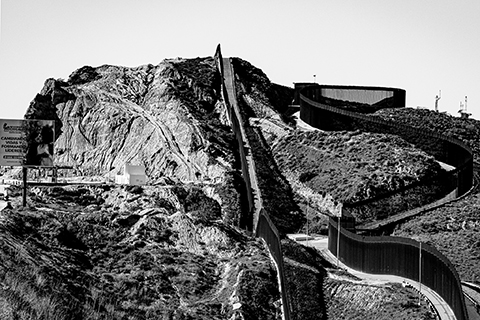 栁澤ユカ写真展：The Absurdity of the U.S.-Mexico Border - デジカメ