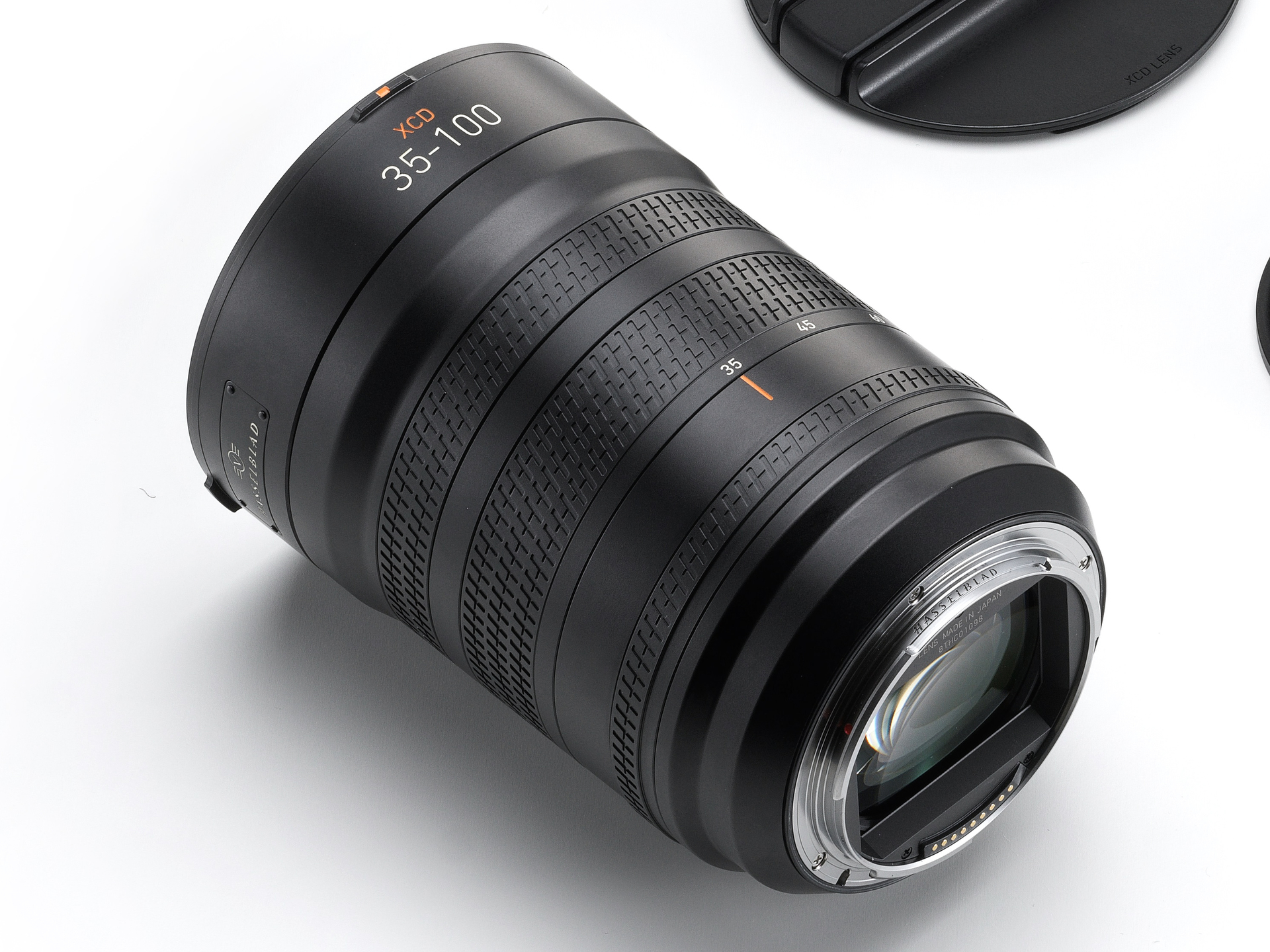 Hasselbladから最上級Eシリーズの標準ズームレンズ「XCD 2,8-4/35-100E