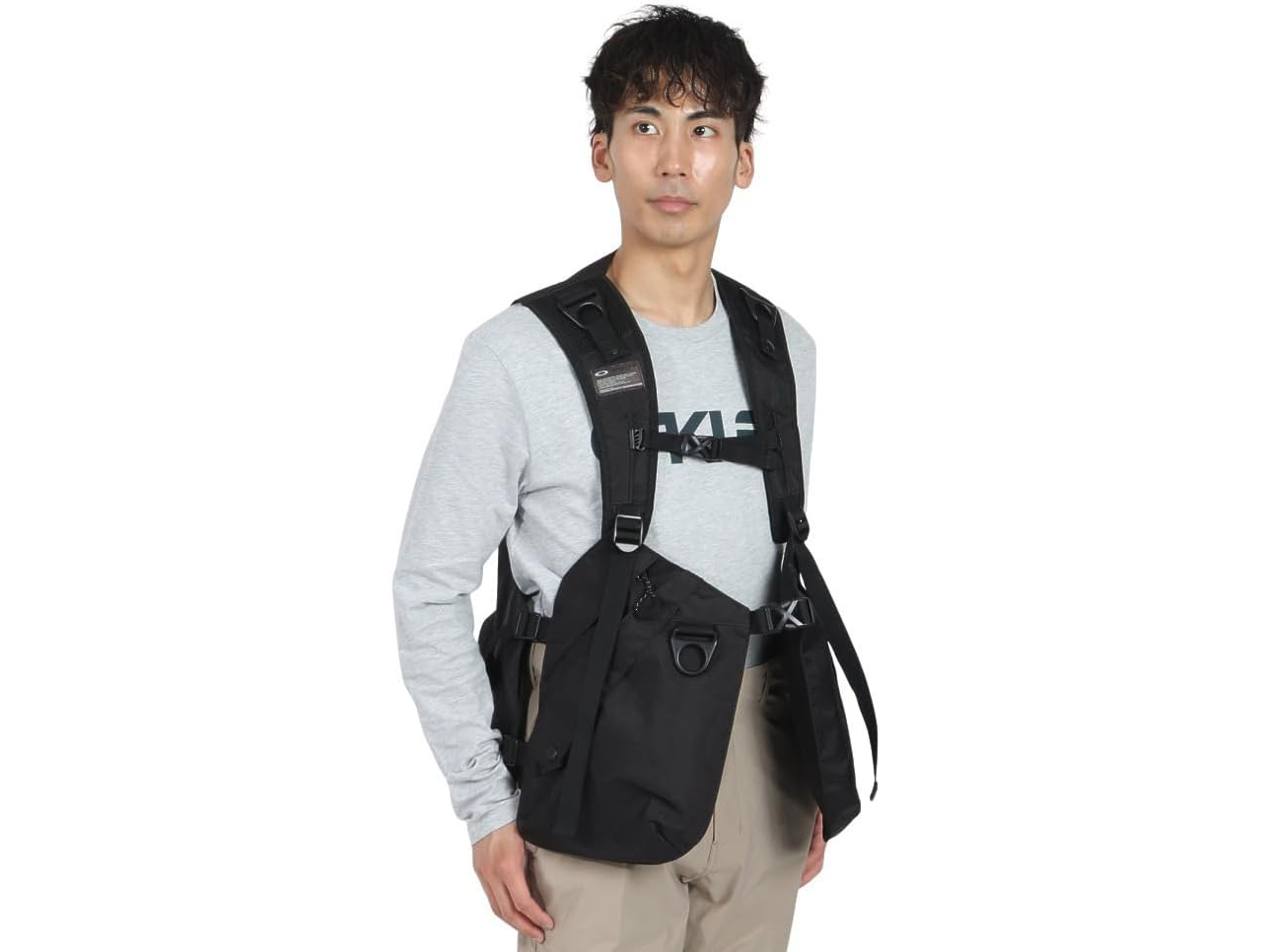 岡嶋和幸の「あとで買う」：1,597点目：前面と背面に大型ポケットを