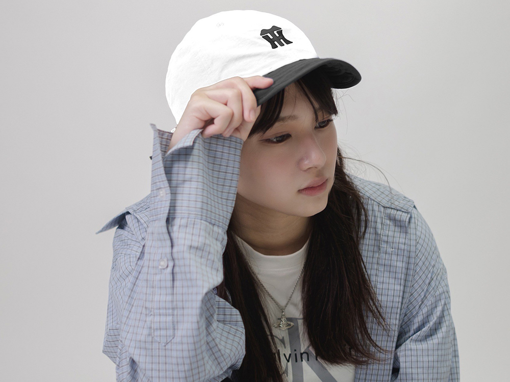 撮影向けの帽子「FLEX MULTI CAP」に阪神タイガースコラボモデル
