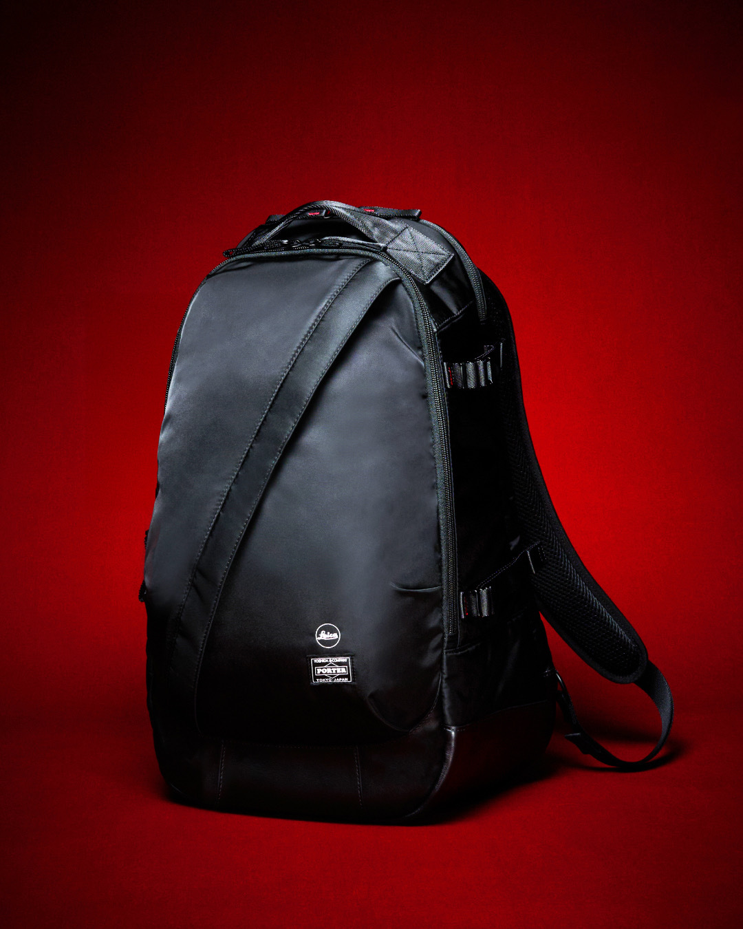 最高のカメラバッグ」を目指したライカ×PORTERコラボのバックパック