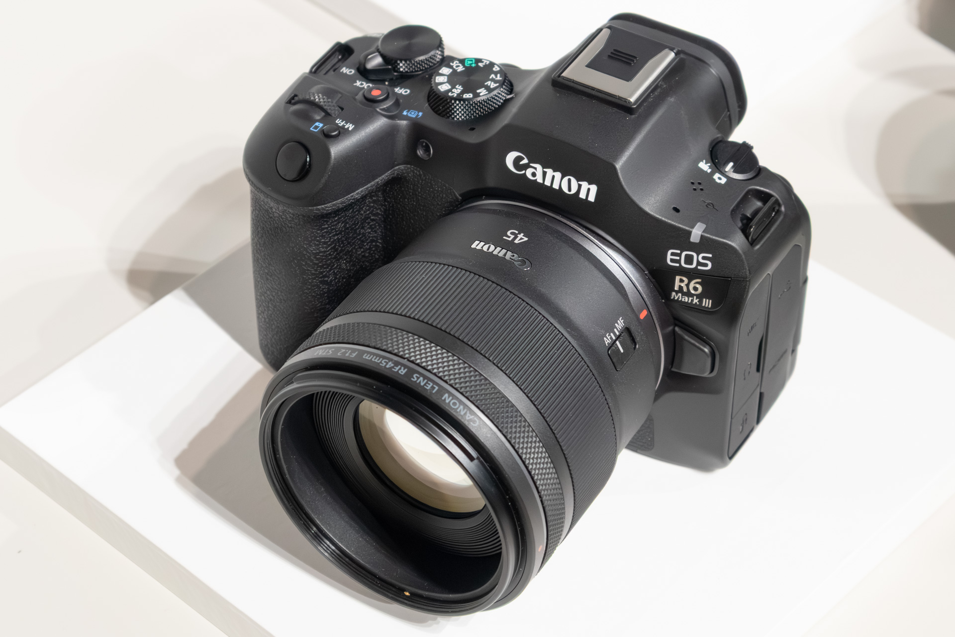EOS R6 Mark III」はユーザーの不満点を見据えて開発 - デジカメ Watch