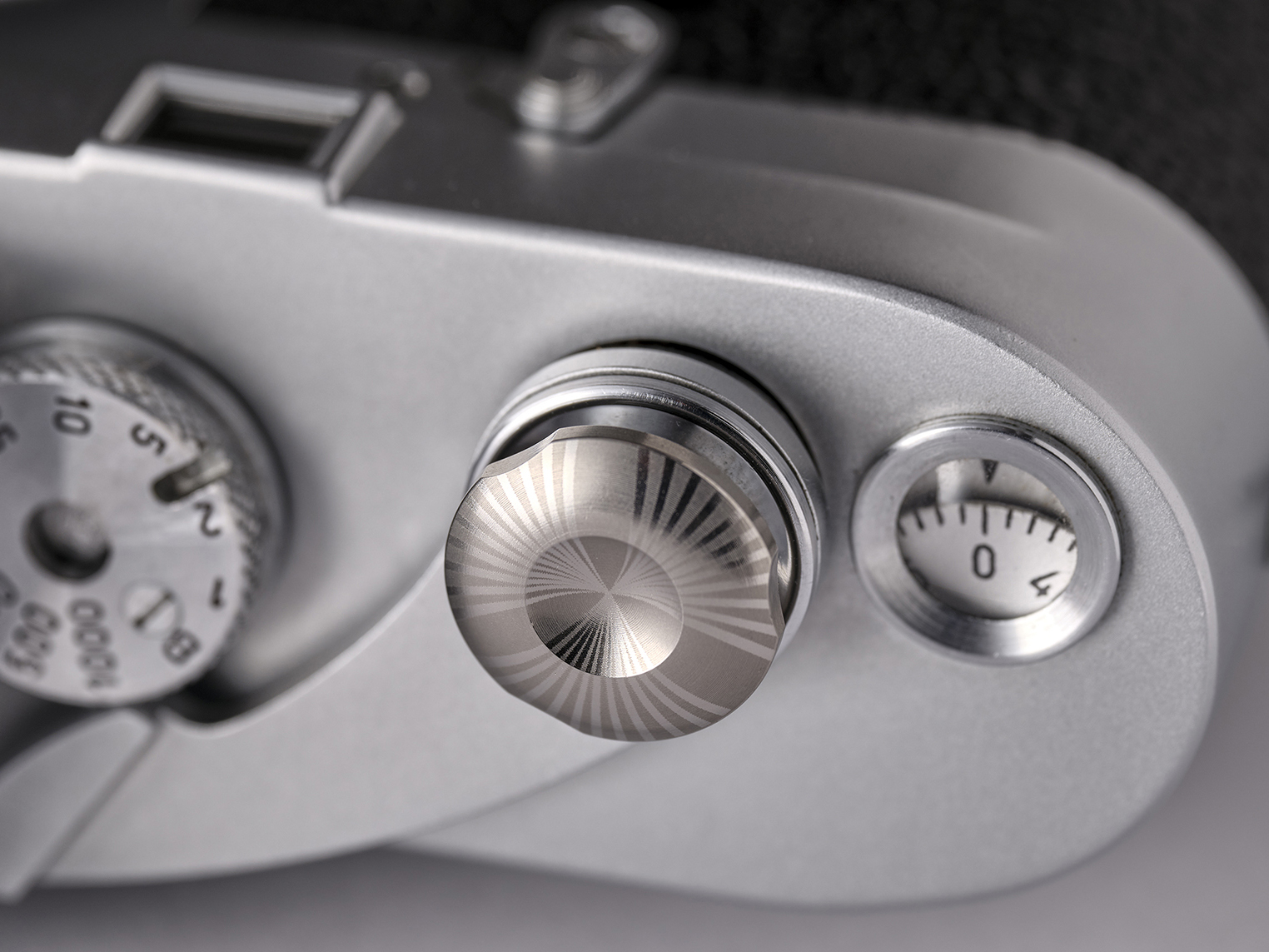 フランス製・チタン素材のレリーズボタン - デジカメ Watch