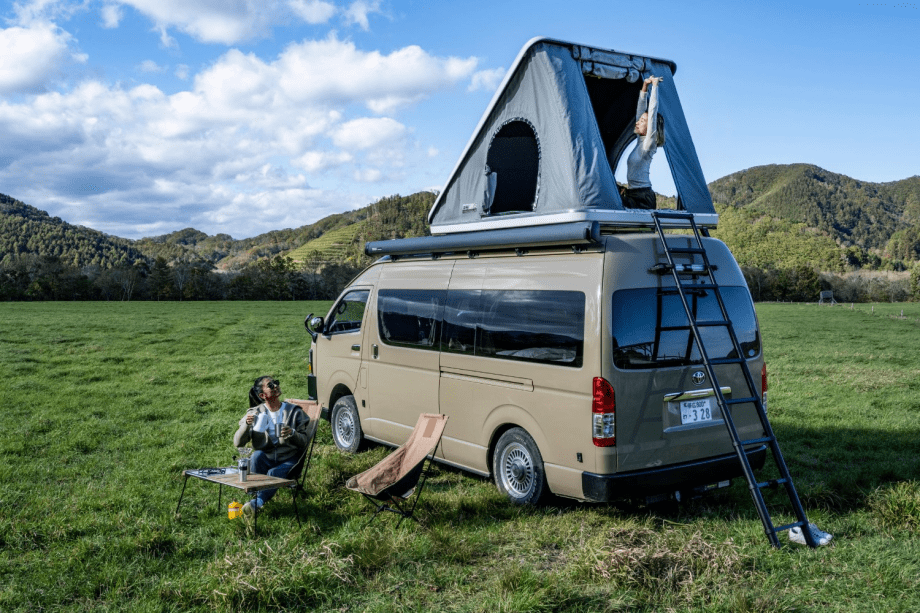 新千歳空港でキャンピングカーの貸し出しが開始　ハイエースベースの4人乗り車両