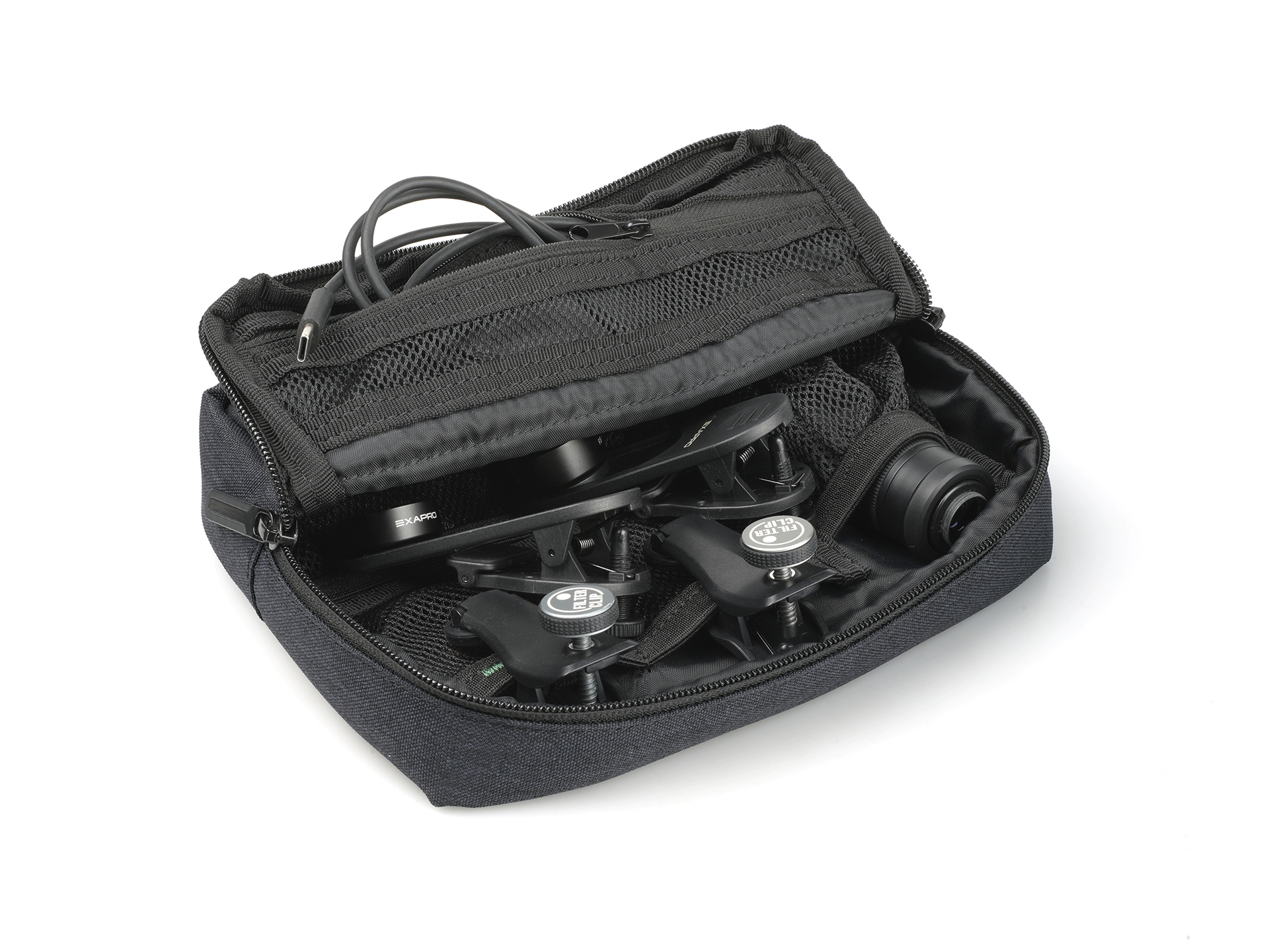 小型三脚やLEDライトなど、スマホ用撮影アイテムをまとめて収納　クリップレンズの持ち運びに使える「EXAPRO ガジェットポーチ」