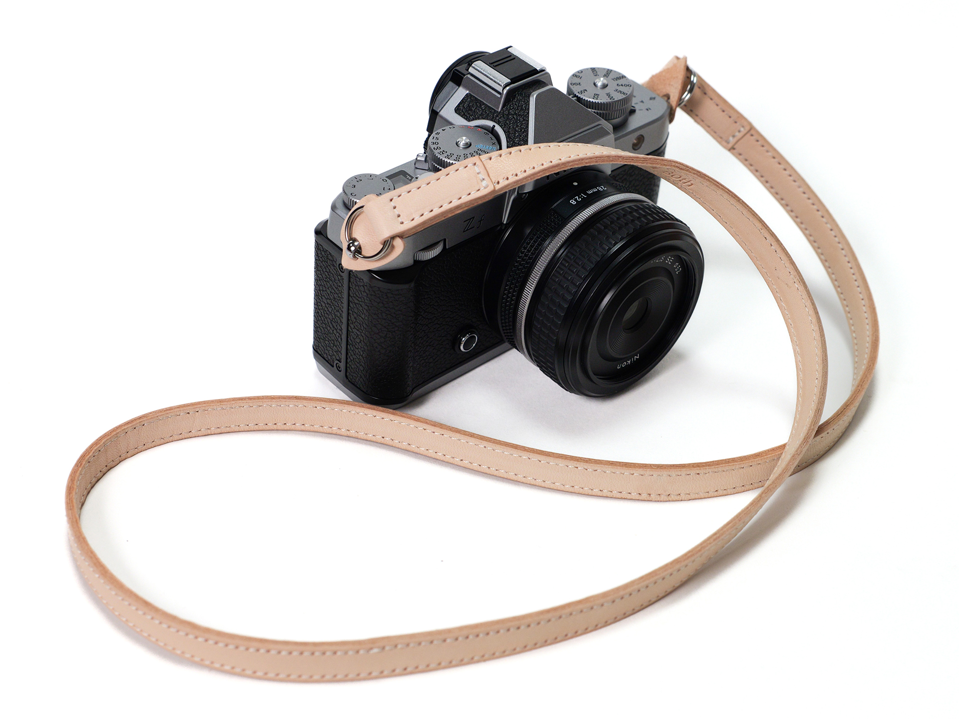 フジヤカメラ80周年」を記念した革カメラストラップ - デジカメ Watch