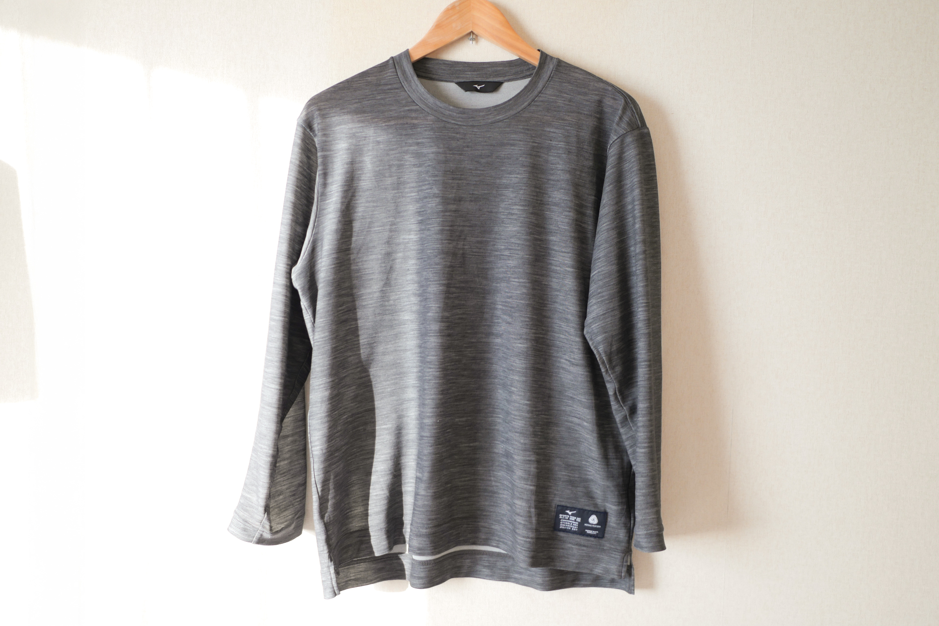 私はこれを買いました！：機能性ウェアで撮影を快適に！　ミズノ 365 オールインワンTシャツ メリノウール（佐藤拓）