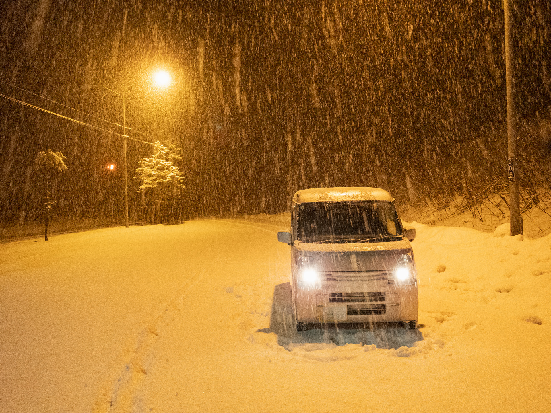 クルマとカメラ、車中泊 冬の北海道で布チェーンを実走テスト。170km走行で分かった長所と弱点 - デジカメ Watch