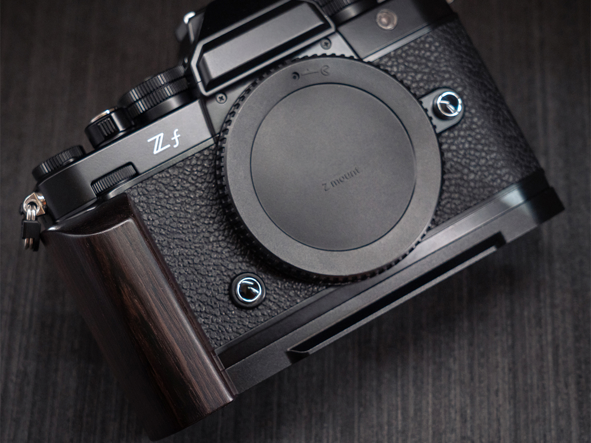 「α7C II」「Zf」「LUMIX S9」など対応のグリップ一体型プレート　SIGMA BFに増設できる金属製グリップも