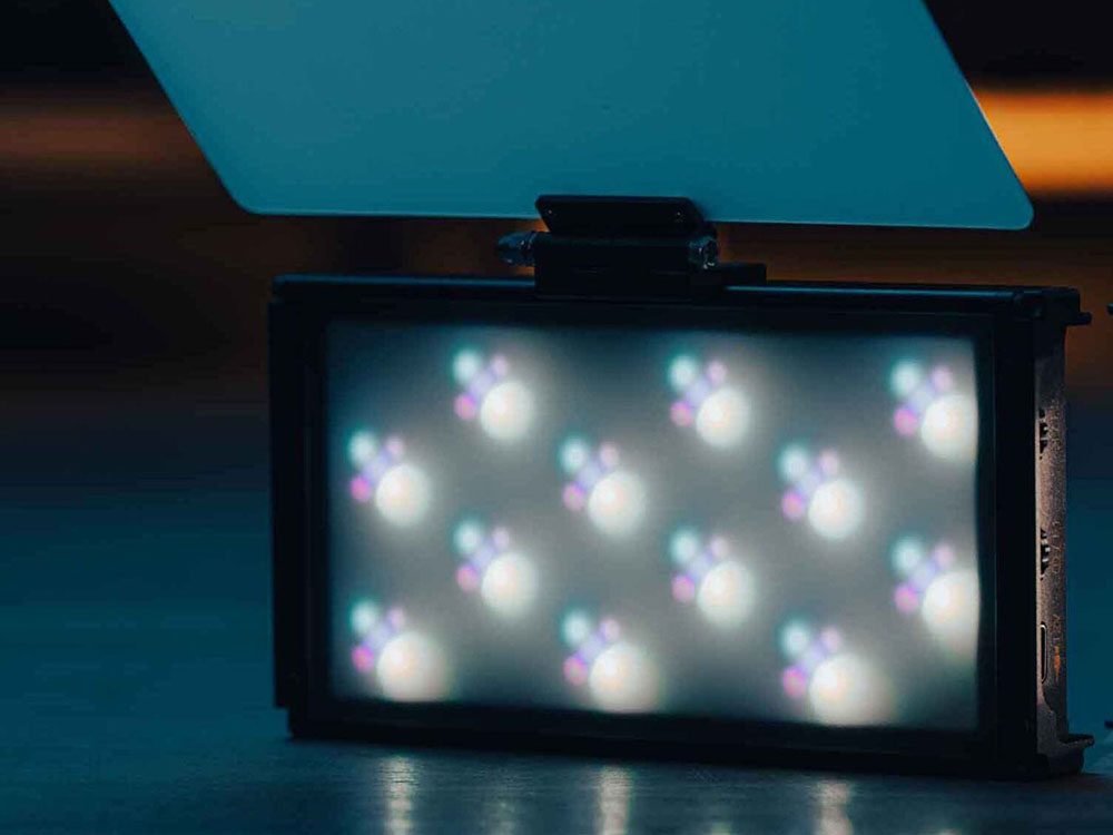 無線制御やUSB Type-C給電に対応したポータブルLEDライト　重量215gの「Aladdin ALITE 2」