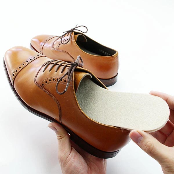 岡嶋和幸の「あとで買う」 1,703点目：靴に入れるだけで足元が温かくなる中敷き - デジカメ Watch