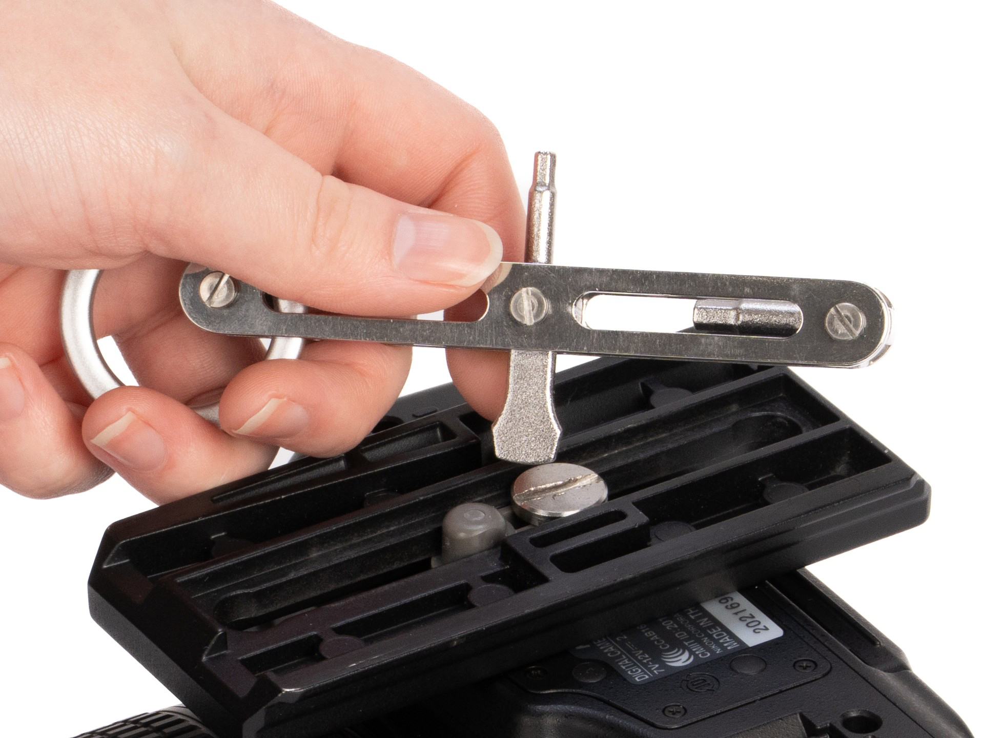 アウトドア用品メーカーが「新カメラアクセサリーブランド」を立ち上げ　第1弾は金属加工技術を生かした三脚・雲台用の工具