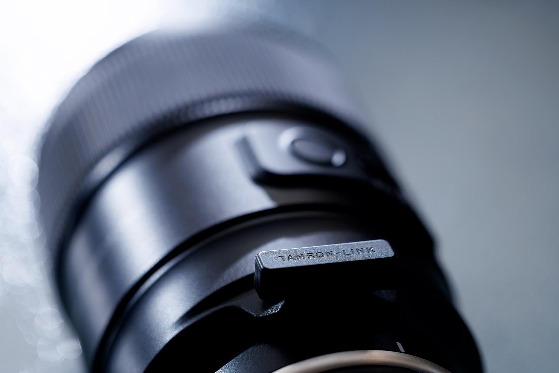 交換レンズをワイヤレスで操作する「TAMRON-LINK」　ケーブル利用の「TAMRON Lens Utility」を無線化　iOS用アプリも