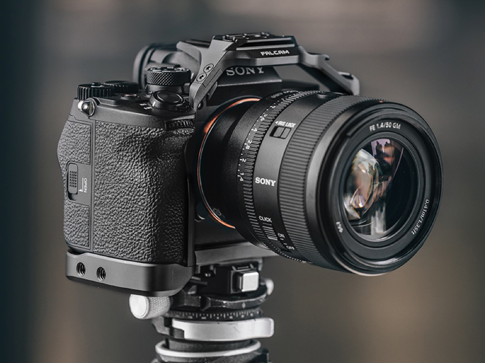EOS R6 Mark III、α7 V、FX30などに適合するFALCAMカメラケージ　F22／F38／F50クイックリリースシステムに対応