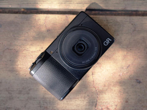 新製品レビュー：RICOH GR IV HDF　通常モデルと異なる世界にいざなう、ソフトで優しい独自の描写
