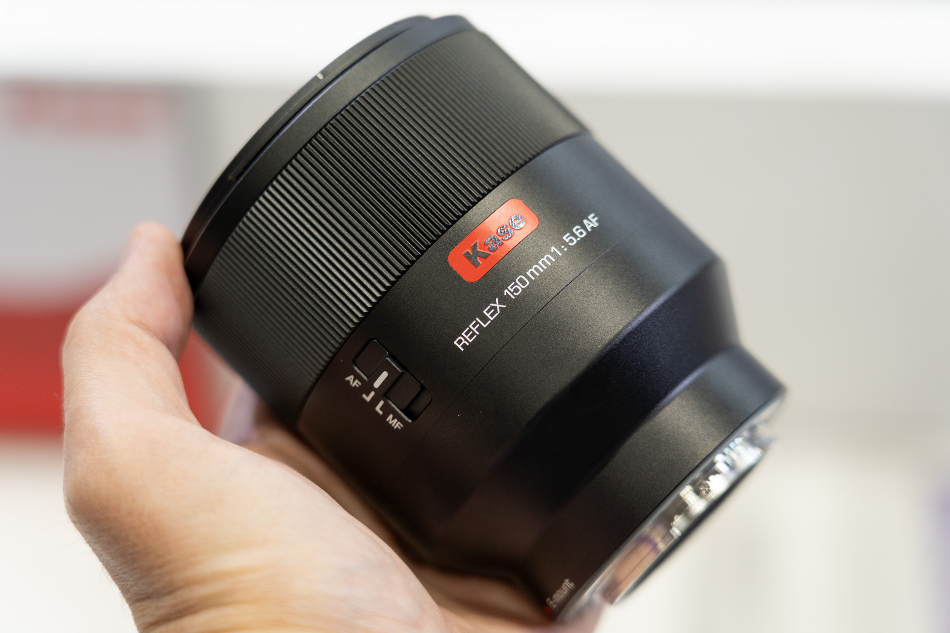 【CP+2026】希少な「AF対応」レフレックスレンズをKASEが展示　