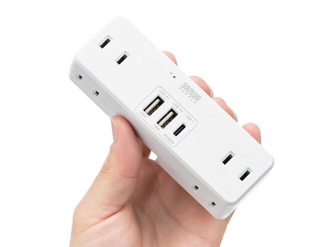 USBポートを搭載した直挿し型の電源タップ - デジカメ Watch